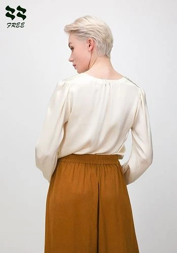 Long sleeve V neck silk blouse look 2.jpg Long sleeve V neck silk blouse look 2.jpg